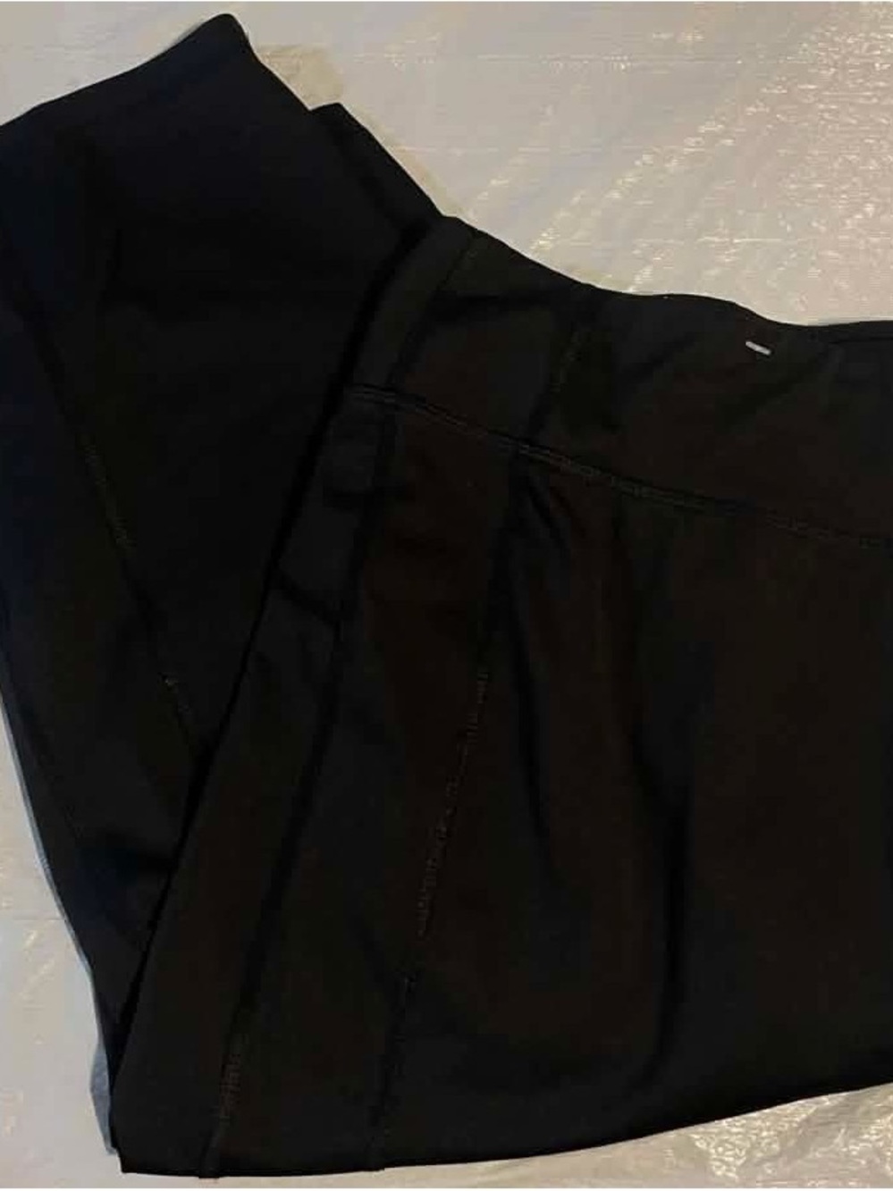 Women's Black Capri Pants - Sleek Everyday Comfort